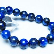 スーパーセブン、7種の鉱物がもたらすパワー