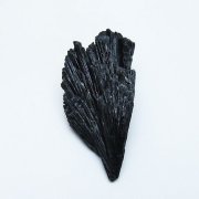 ブラック カイヤナイト 原石 [t697-4090]