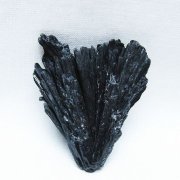 ブラック カイヤナイト 原石 [t697-4220]