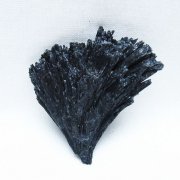 ブラック カイヤナイト 原石 [t697-4228]