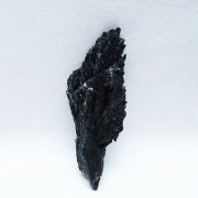 ブラック カイヤナイト 原石 [t697-4373]