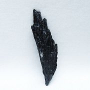 ブラック カイヤナイト 原石 [t697-4377]