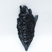 ブラック カイヤナイト 原石 [t697-4408]