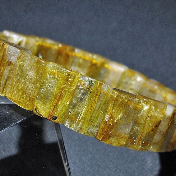 ゴールドタイチンルチル バングル [t107-4359]