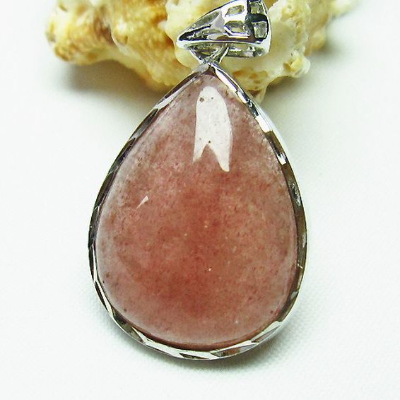アフリカンストロベリークォーツ ペンダント [T176-5929]