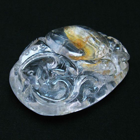 ヒマラヤ水晶 手彫り 魚 置物[T261-1107]