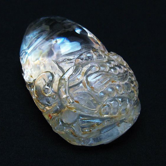 ヒマラヤ水晶 手彫り 魚 置物[T261-1112]