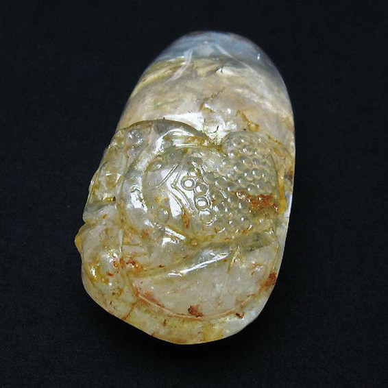 ヒマラヤ水晶 手彫り 魚 置物[T261-1126]