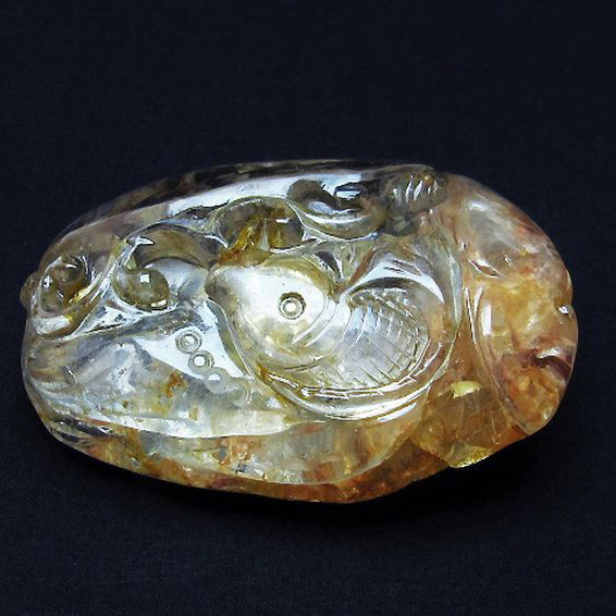 ヒマラヤ水晶 手彫り 魚 置物[T261-1162]