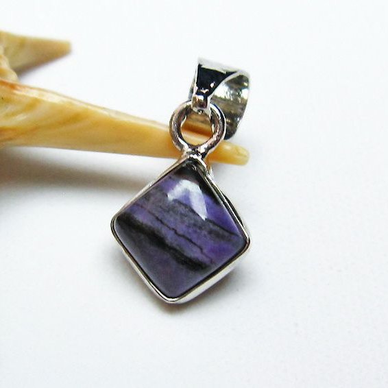 スギライト ペンダント [t291-4267]