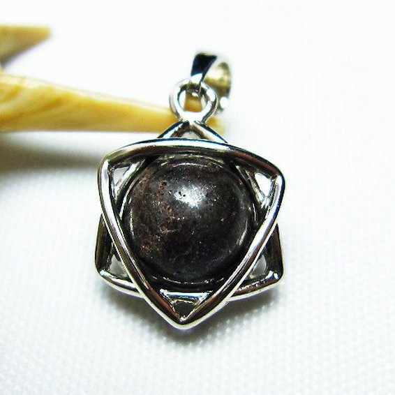 コンドライト「サハラNWA869隕石」 ペンダント [T298-365]