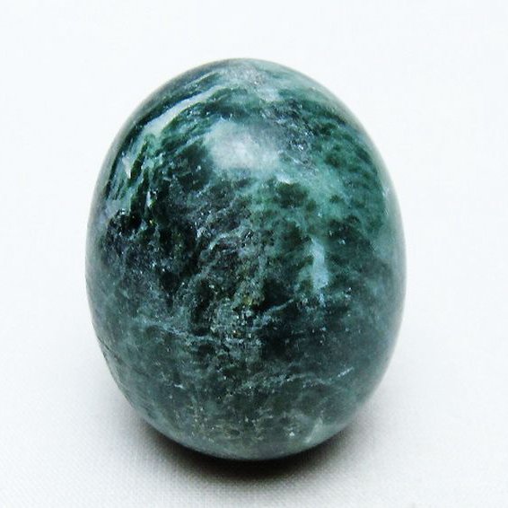 インド翡翠 たまご 置物 [t306-2870]