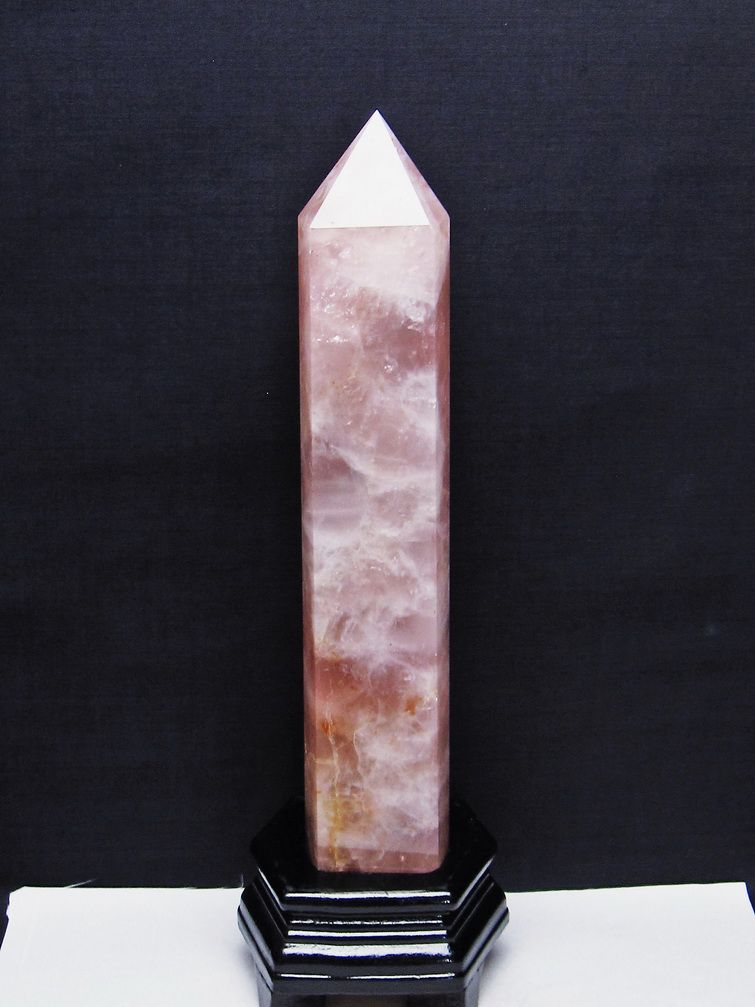 1.1Kg ローズクォーツ 六角柱 [t332-6111]