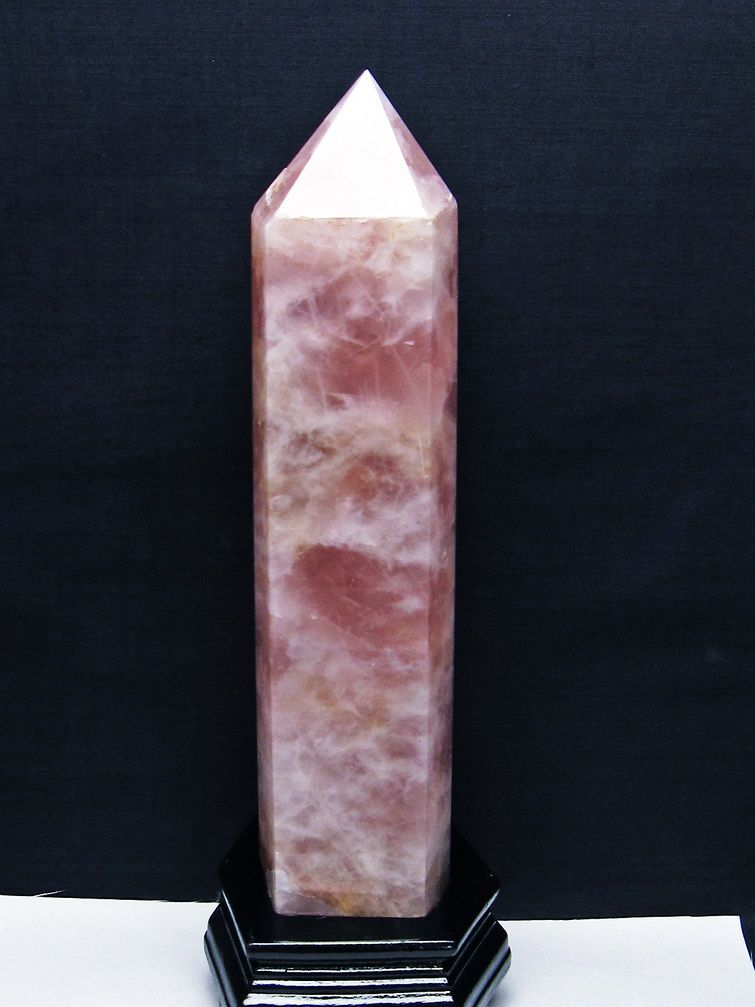 1.7Kg ローズクォーツ 六角柱 [t332-6112]