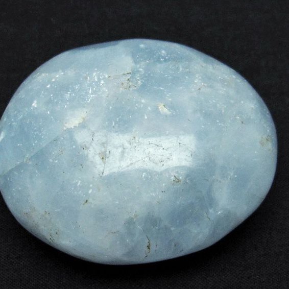 ブルーカルサイト 原石 ※欠け箇所などあり [t375-3820]