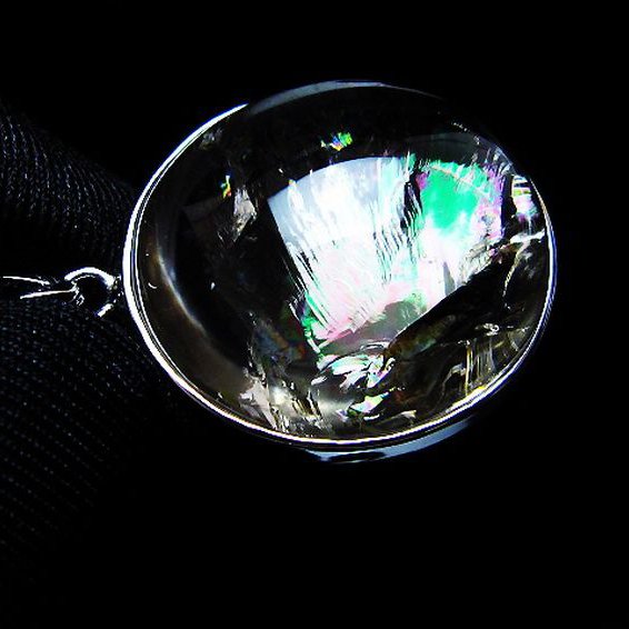 虹入り ライトニング水晶 ペンダント [t436-3147]