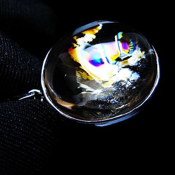 虹入り ライトニング水晶 ペンダント [t436-3156]