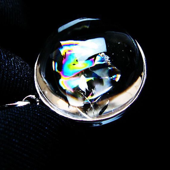 虹入り ライトニング水晶 ペンダント [t436-3158]