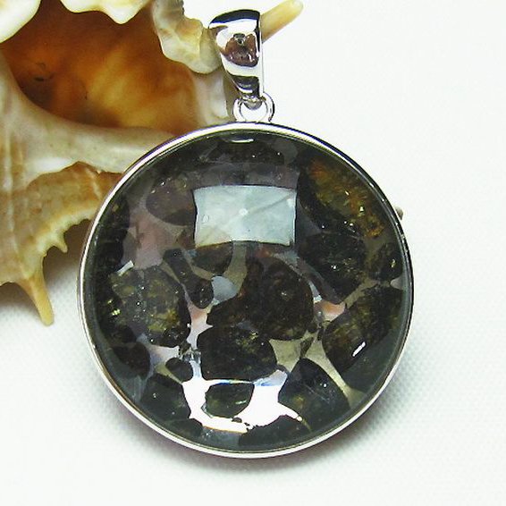 パラサイト隕石 かんらん石 ペンダント [T453-2620]