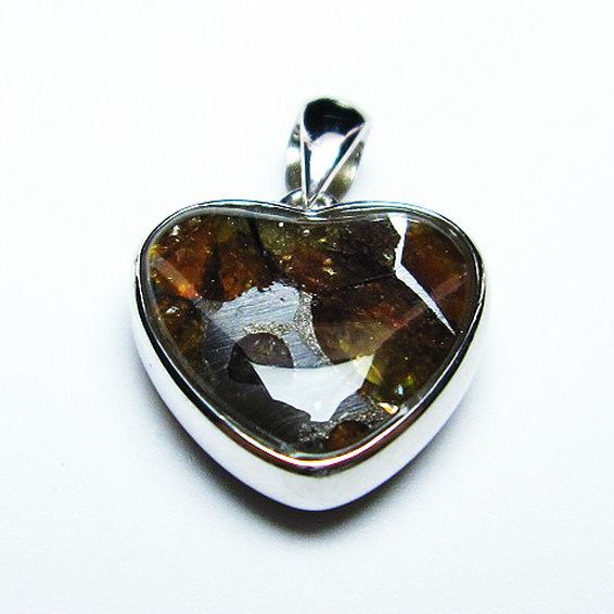 パラサイト隕石 かんらん石 ハート ペンダント [T453-3160]