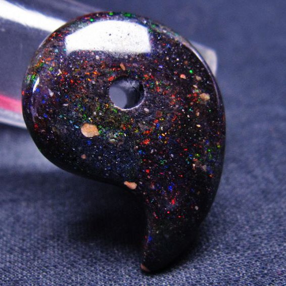 ブラックオパール 勾玉[T468-312]