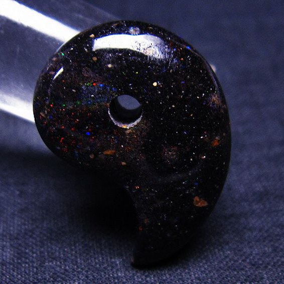 ブラックオパール 勾玉[T468-385]