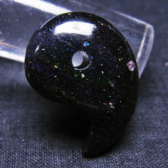 ブラックオパール 勾玉[T468-403]