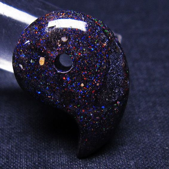 ブラックオパール 勾玉[T468-406]