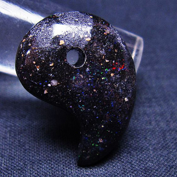 ブラックオパール 勾玉[T468-435]