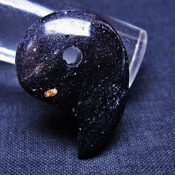 ブラックオパール 勾玉[T468-448]