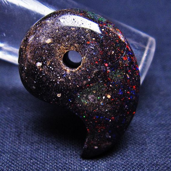 ブラックオパール 勾玉[T468-455]