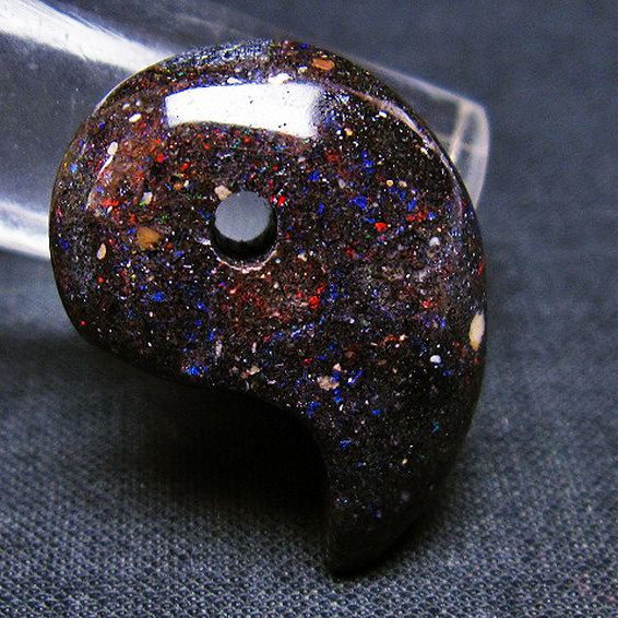 ブラックオパール 勾玉[T468-467]