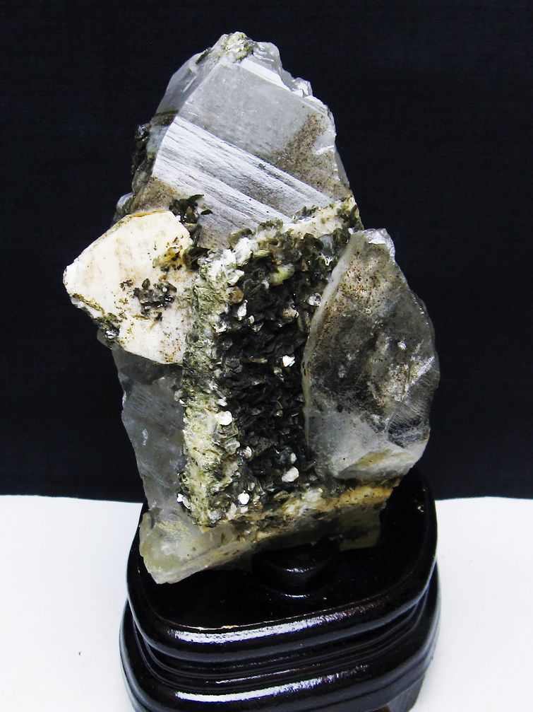 1.3Kg 雲母入り ヒマラヤ水晶 原石 [t501-4244]