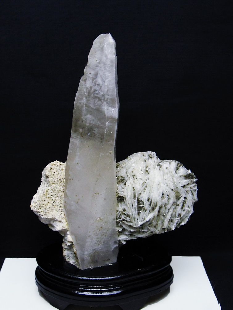 2.4Kg 雲母入り ヒマラヤ水晶 原石 [t501-4332]