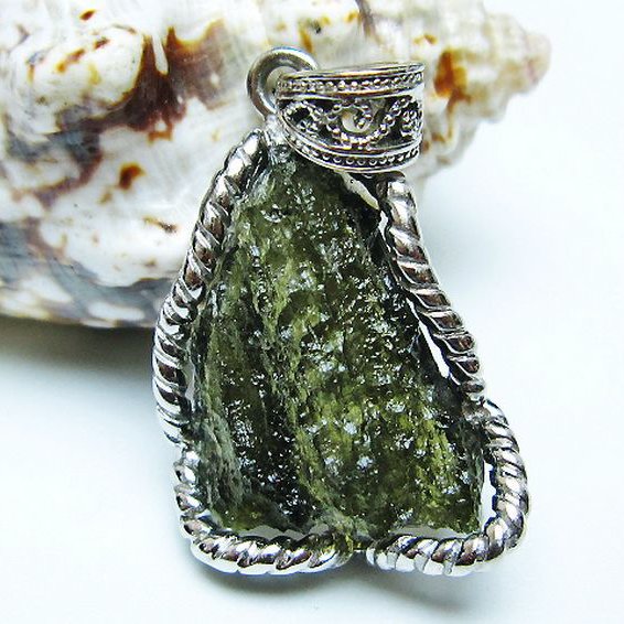 ★ご予約品 ご注文から3ヵ月後の発送予定 ty★ モルダバイト ペンダント [T525-2257]