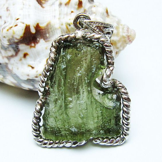 ★ご予約品 ご注文から3ヵ月後の発送予定 ty★ モルダバイト ペンダント [T525-2259]