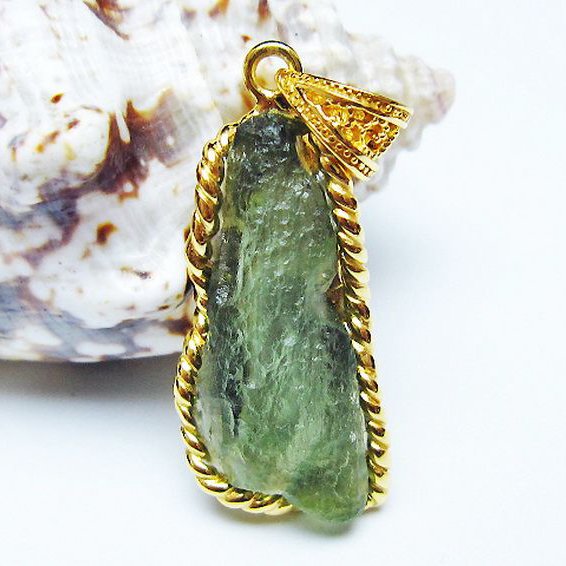 ★ご予約品 ご注文から3ヵ月後の発送予定 ty★ モルダバイト ペンダント [T525-2264]