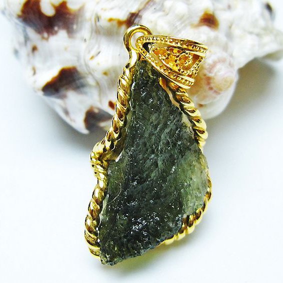 ★ご予約品 ご注文から3ヵ月後の発送予定 ty★ モルダバイト ペンダント [T525-2266]