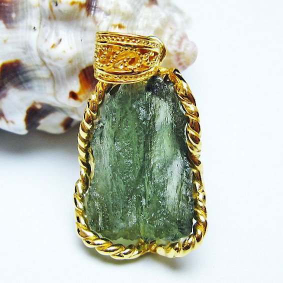 ★ご予約品 ご注文から3ヵ月後の発送予定 ty★ モルダバイト ペンダント [T525-2267]