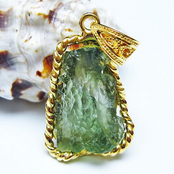 ★ご予約品 ご注文から3ヵ月後の発送予定 ty★ モルダバイト ペンダント [T525-2270]