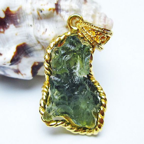 ★ご予約品 ご注文から3ヵ月後の発送予定 ty★ モルダバイト ペンダント [T525-2273]