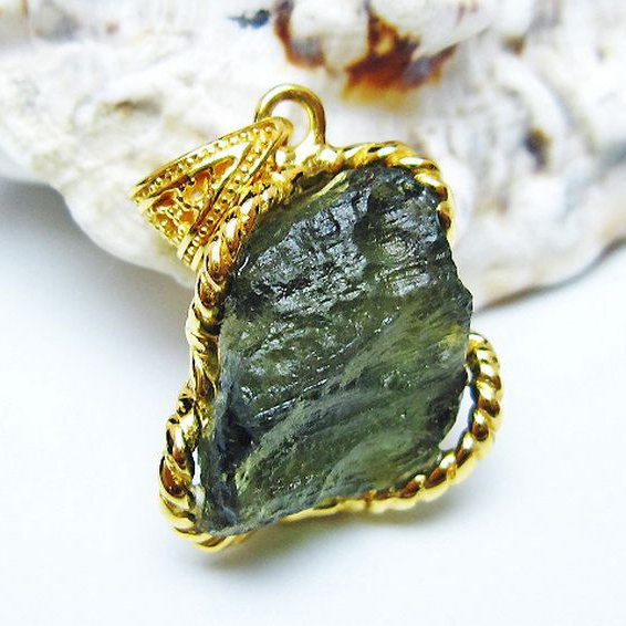 ★ご予約品 ご注文から3ヵ月後の発送予定 ty★ モルダバイト ペンダント [T525-2275]