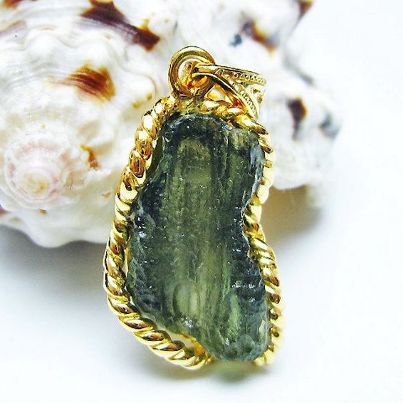 ★ご予約品 ご注文から3ヵ月後の発送予定 ty★ モルダバイト ペンダント [T525-2281]