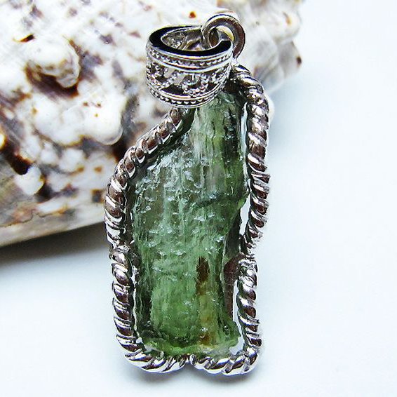 モルダバイト ペンダント [t525-2295]