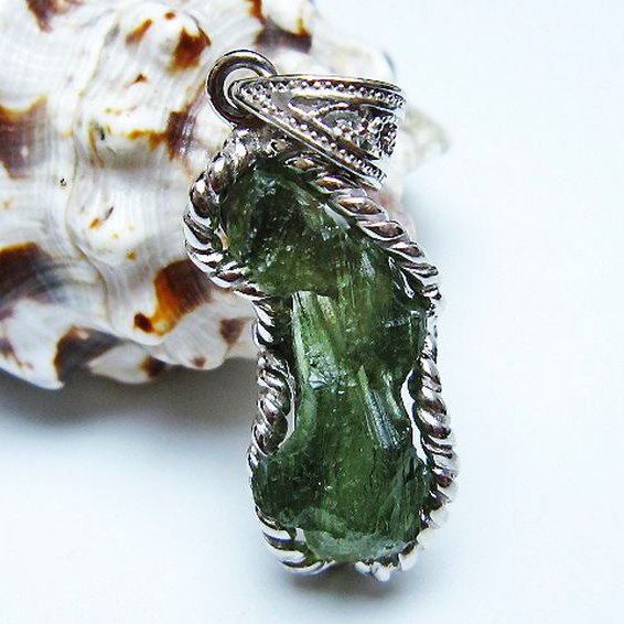 モルダバイト ペンダント [t525-2305]