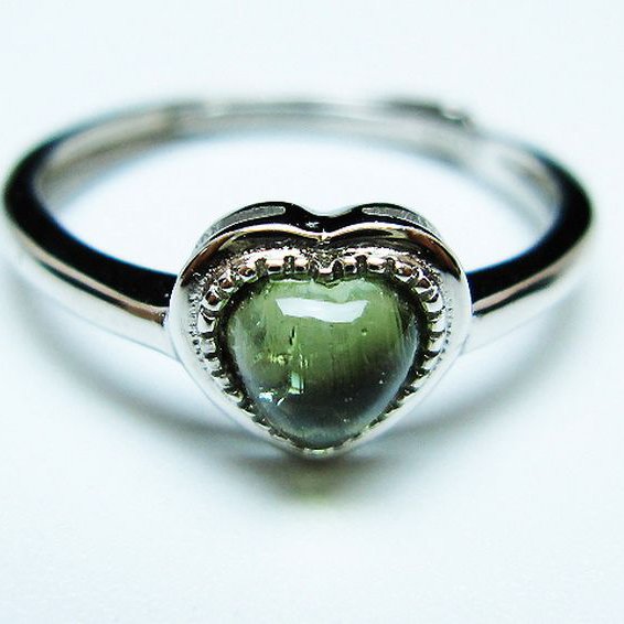 ★ご予約品 ご注文から3ヵ月後の発送予定 ty★ モルダバイト ハート 指輪 (13号)石サイズ約5mm×5mm[T526-1293]