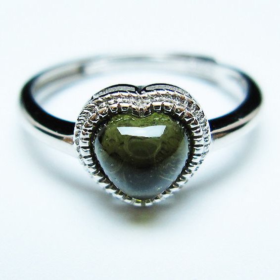 ★ご予約品 ご注文から3ヵ月後の発送予定 ty★ モルダバイト ハート 指輪 (12号)石サイズ約6mm×6mm[T526-1302]