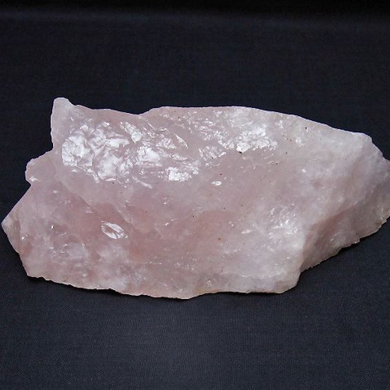 ローズクォーツ 原石 [t568-4453]