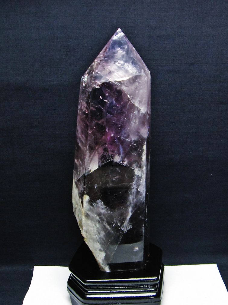 2.2Kg 虹入り アメジスト 六角柱[T573-5318]
