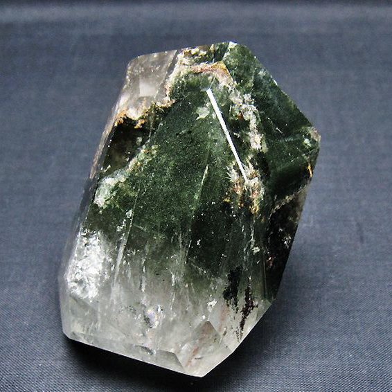 グリーンファントム 原石 [t577-4855]